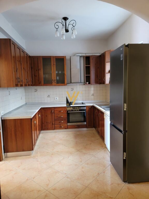 JEPET APARTAMENT 2+1+2 ME QIRA NE SAUK 80.000 LEKE