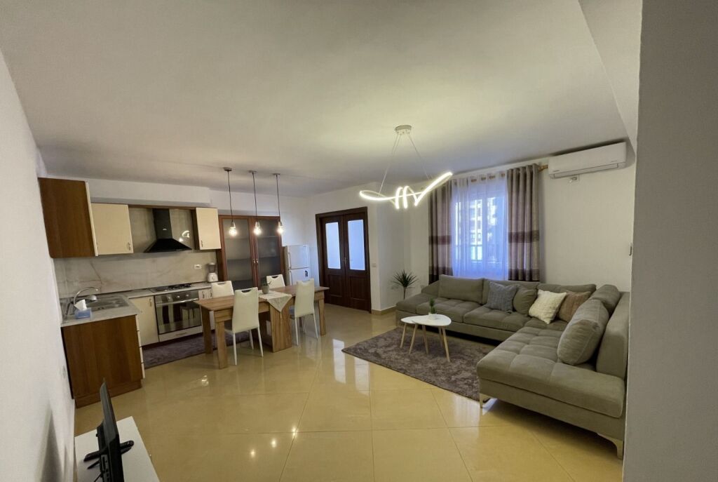 In affitto Appartamento 2+1, via Bardhok Biba vicino al Centro (piazza Skenderbej) 750 mila leke