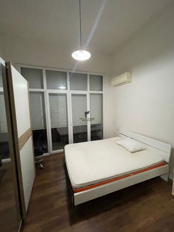 APARTAMENT ME QERA 2+1 ZOGU I ZI 800 EURO