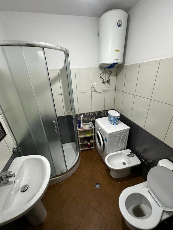 APARTAMENT 2+1 ME QERA TEK LIQENI I THATE