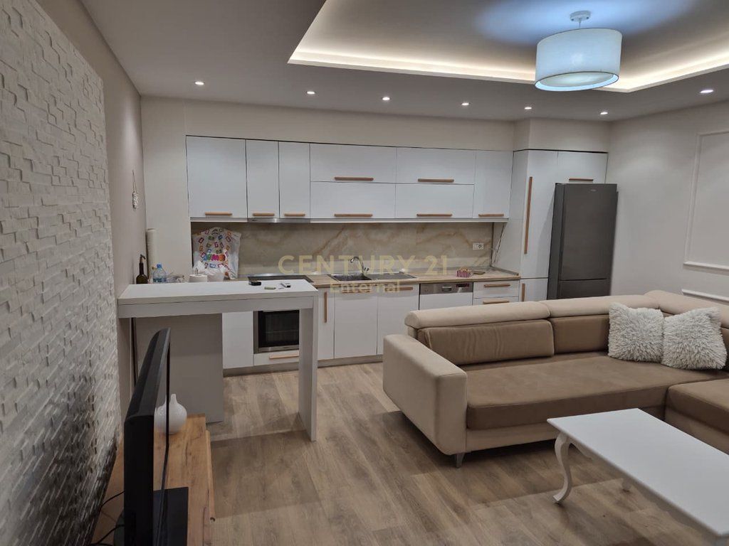 APARTAMENT 2+1 ME QERA TEK LIQENI I THATE