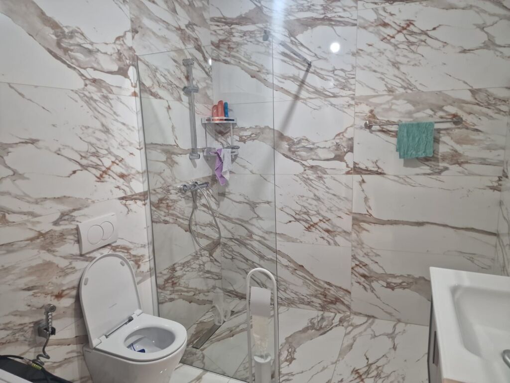 Kompleksi "Galeria Roma" Te Rruga e Kavajes prane Qendres,shitet apartament eskluziv 1+1