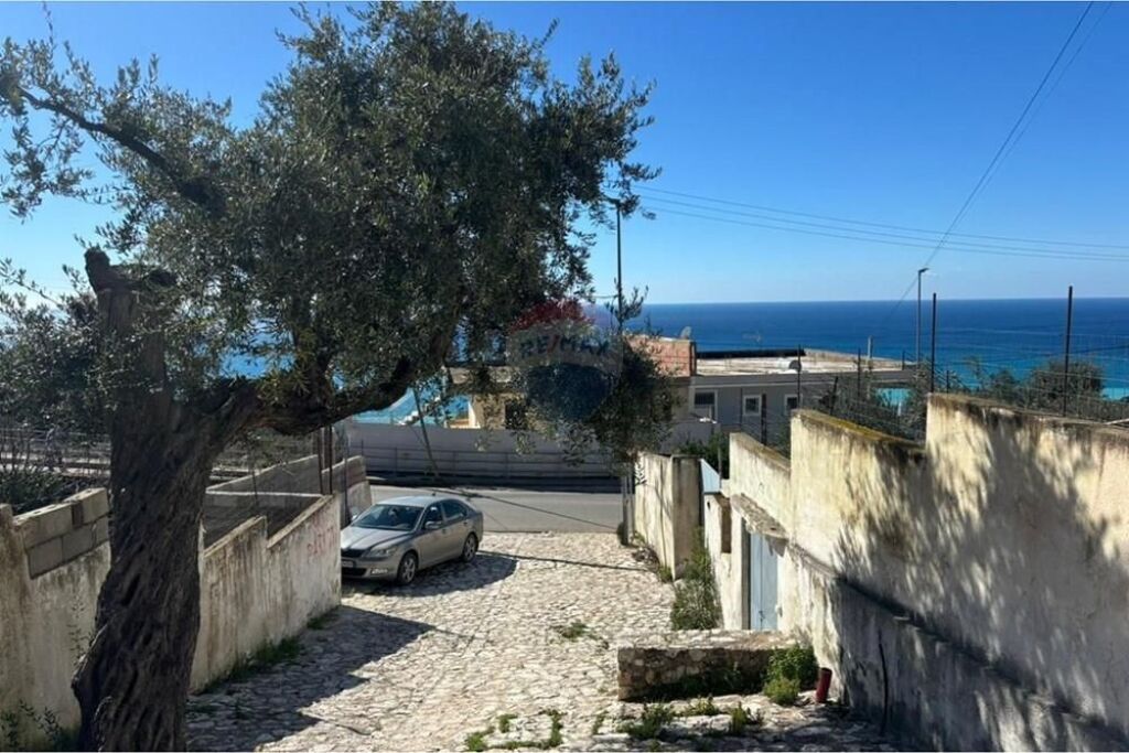Vilë për Shitje Dhërmi, Rruga Petro Marko