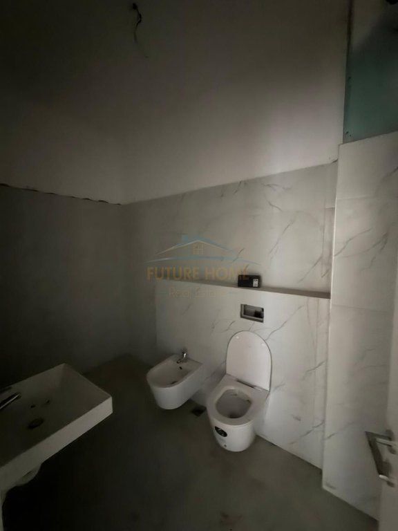 Shitet, Apartament 2+1+2, Sauk, Porta Tirana e Re, Tiranë.
