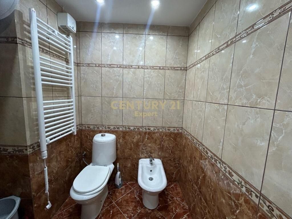 JEPET ME QIRA APARTAMENT 2+1+2 TEK JOENA,21 DHJETORI 800 € /Muaj