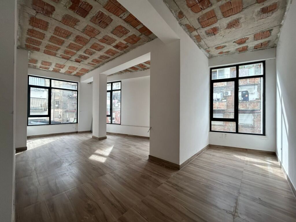 🏢 LOCALE COMMERCIALE IN AFFITTO  VIA MINE PEZA.