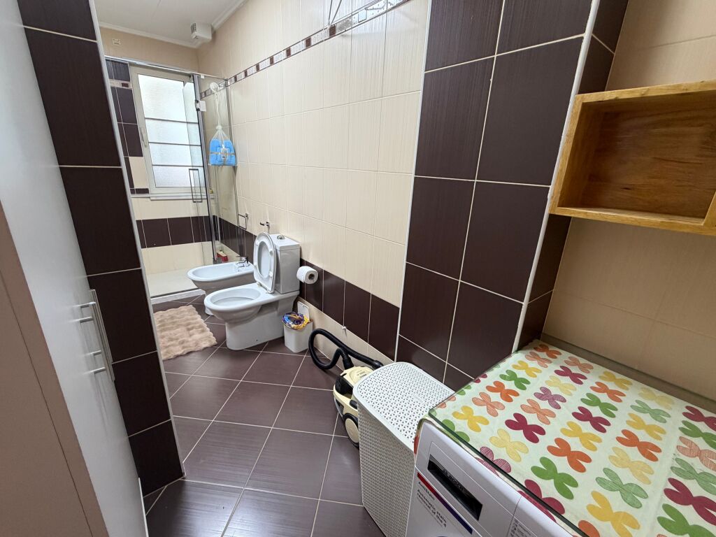 3+1,arredato,laghetto asciutto,1350 euro con parcheggio