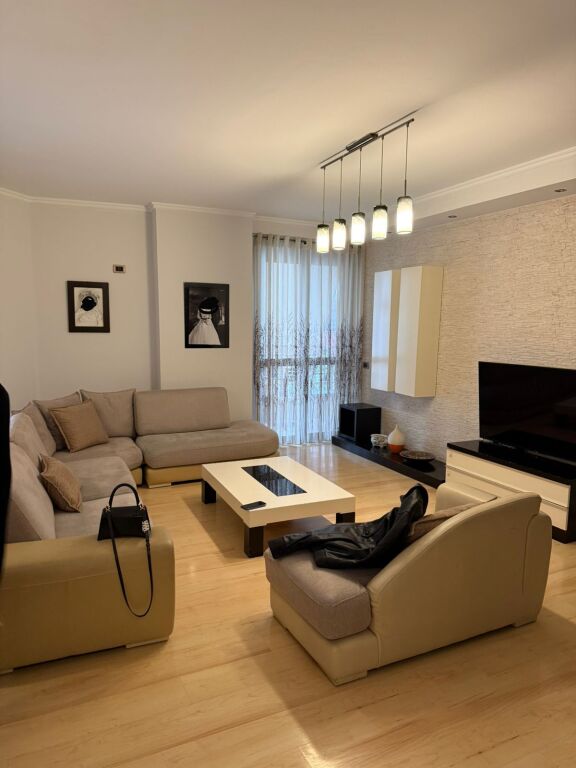 Jepet me qera apartament 2+1+2 tualete te 21 dhjetori !