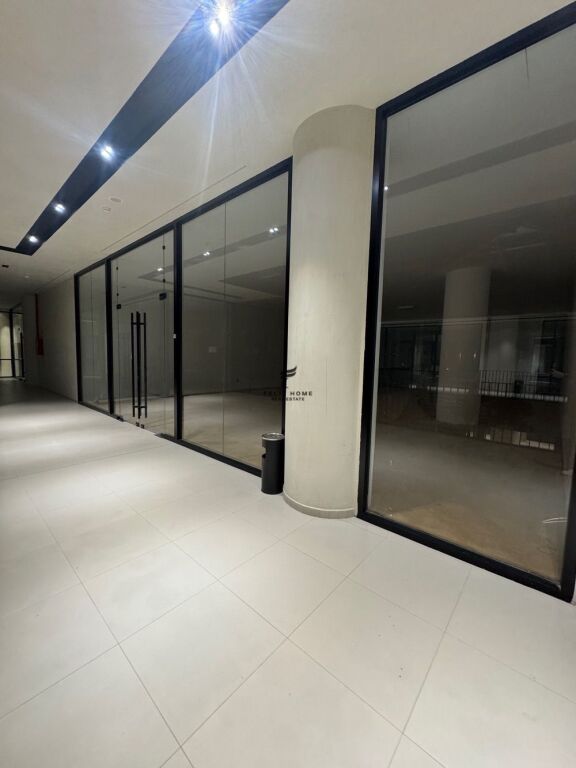 AMBIENT BIZNESI ME QERA 340 M2 MINE PEZA 5.000 EURO