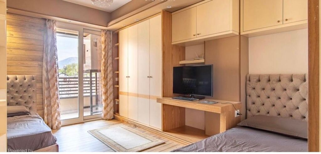 2+1, spacious, myslym shyri, 185,000 lek, parking is also offered at an additional cost