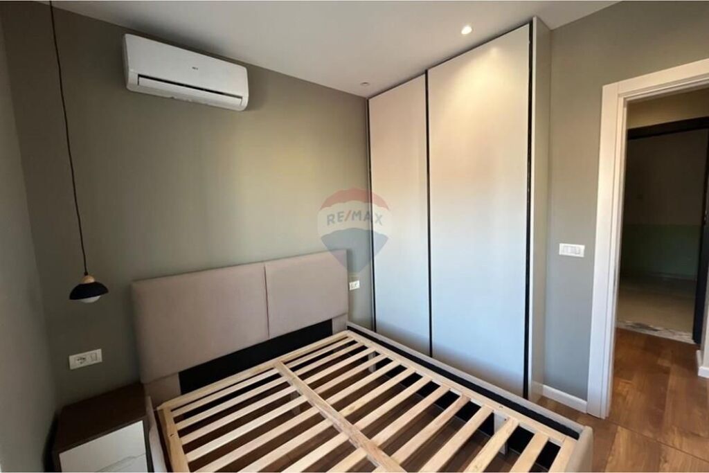 Shitet apartament 1+1 te Mine Peza.