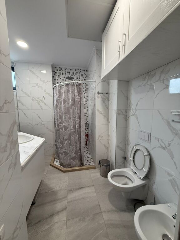 Exclusive, 21 Dhjetori, Old Park! We offer for rent a 2+1+2 Apartment at "Rezidenca Alba"!