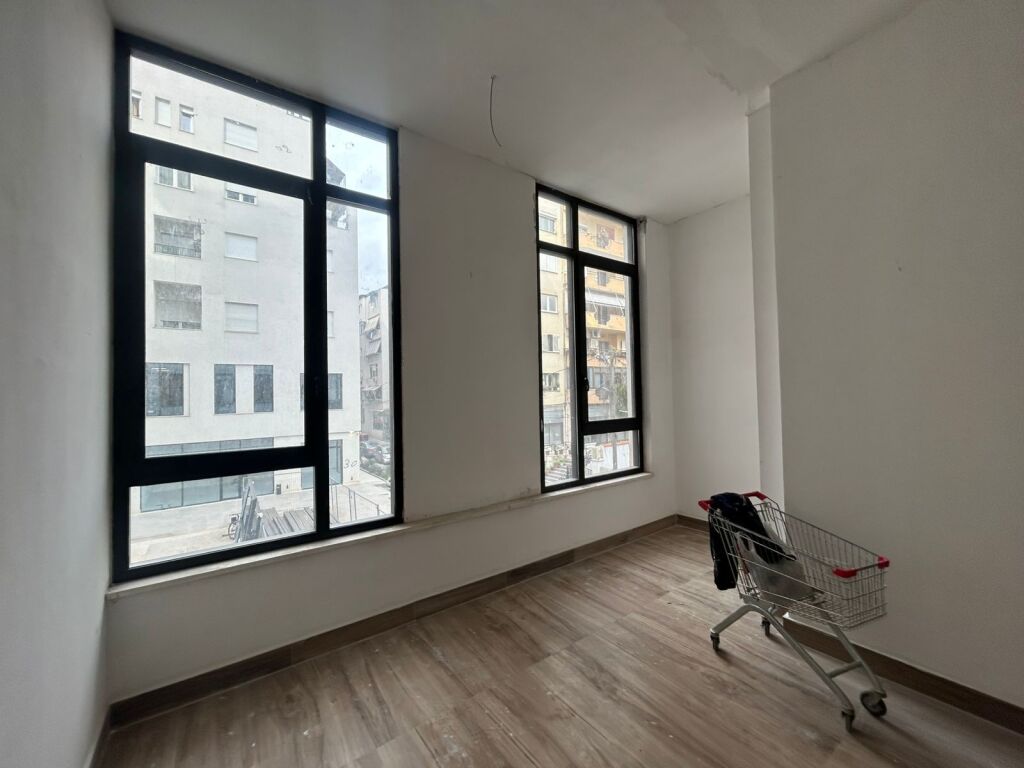 🏢 LOCALE COMMERCIALE IN AFFITTO  VIA MINE PEZA.