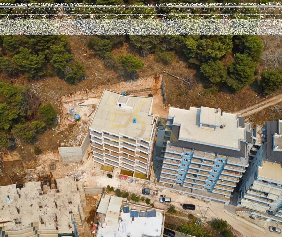 Appartamento con Piscina Privata in Vendita – Sarandë