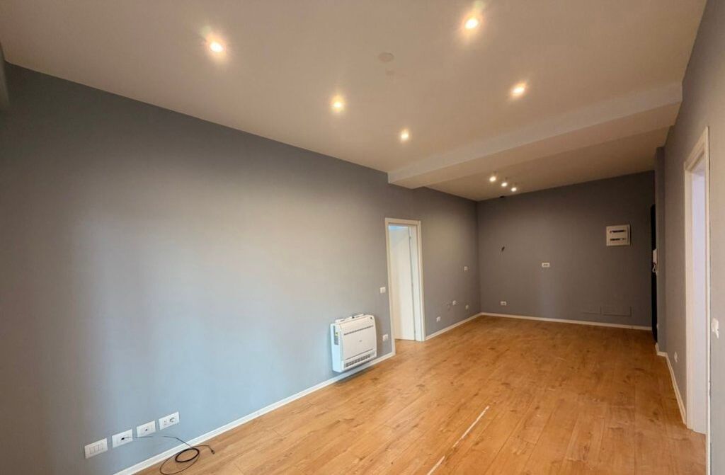 2+1 Apartment For Rent on Kavaja Street, Tirana - 1000€ | 110 m²