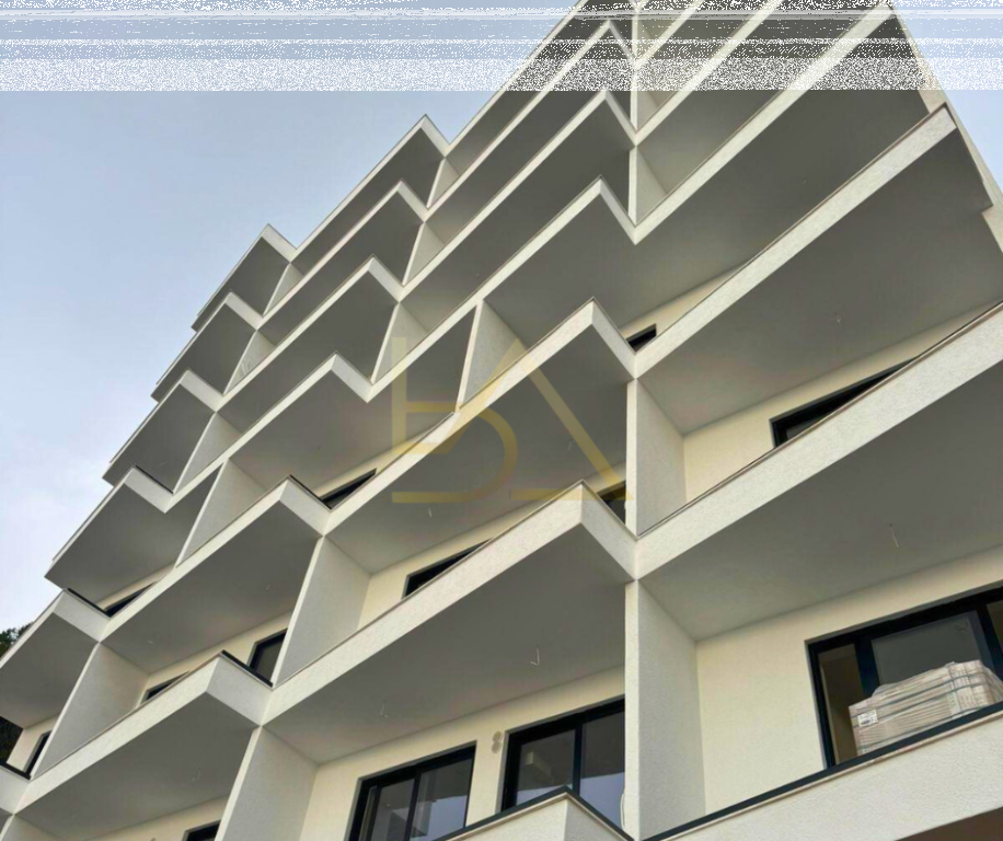 Appartamento con Piscina Privata in Vendita – Sarandë