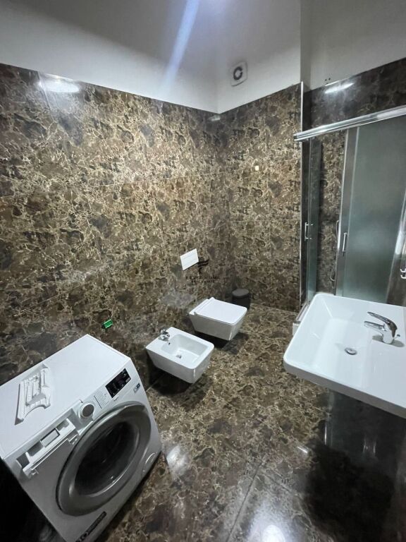 APARTAMENT ME QERA 2+1 ZOGU I ZI 800 EURO