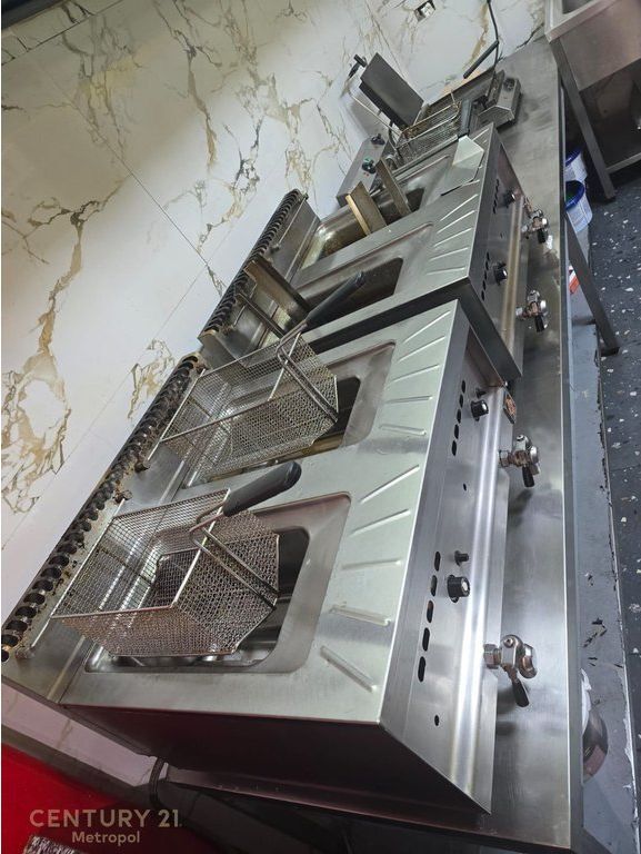 Shitet Biznes Fast Food në Rrugë Kryesore, Pranë Zogut të Zi 19,000 €