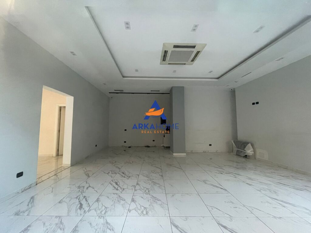 LOCALE COMMERCIALE IN AFFITTO 110M2 "RRUGA E KAVAJES" 2500 EURO