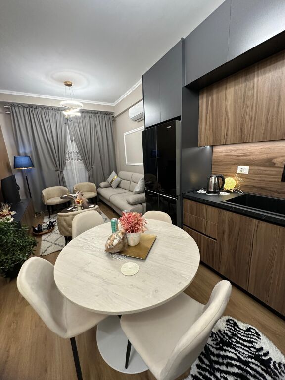 🏢 Jepet me qira apartament 1+1 – Rezidenca Kadiu, Ali Demi