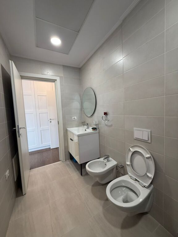Exclusive, 21 Dhjetori, Old Park! We offer for rent a 2+1+2 Apartment at "Rezidenca Alba"!