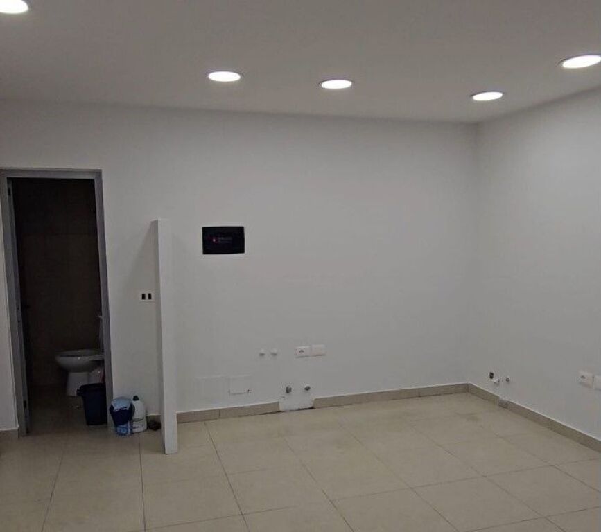 Ambiente 50 m² in Affitto | Diviso in 2 Livelli