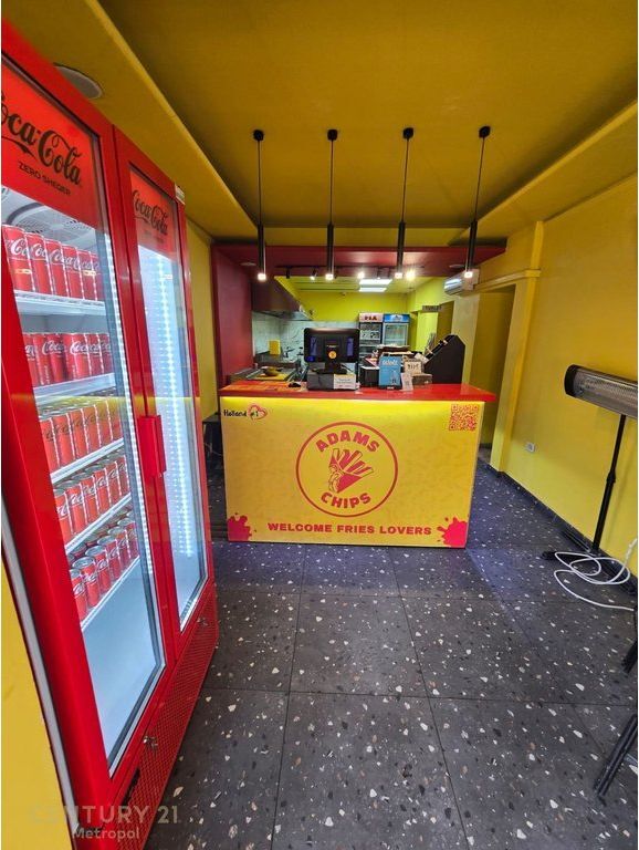 Shitet Biznes Fast Food në Rrugë Kryesore, Pranë Zogut të Zi 19,000 €