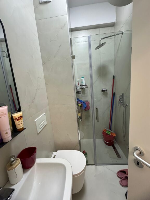 🏢 Jepet me qira apartament 1+1 – Rezidenca Kadiu, Ali Demi