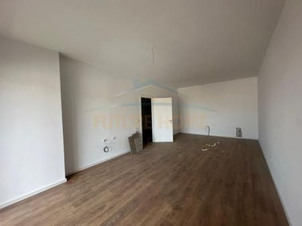 In vendita, Appartamento 2+1+2, Via 5 Maji, Tirana.