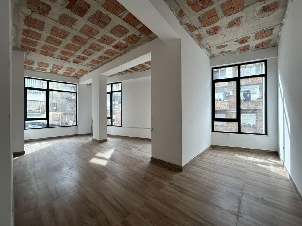 🏢 LOCALE COMMERCIALE IN AFFITTO  VIA MINE PEZA.