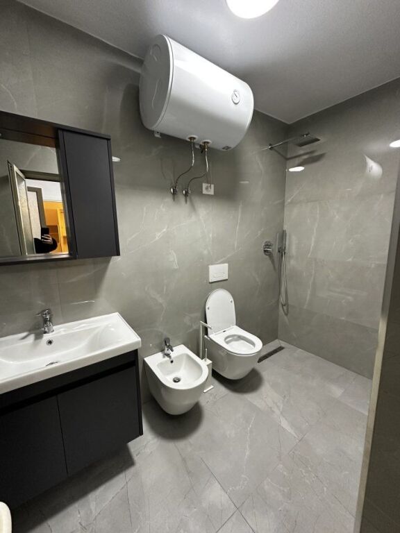 Duplex 2+1, al centro delle scienze naturali, 570 euro