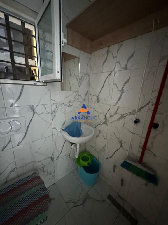 LOCALE COMMERCIALE IN AFFITTO 12M2 "TREGU CAM, CENTRO" 30.000 LEKE