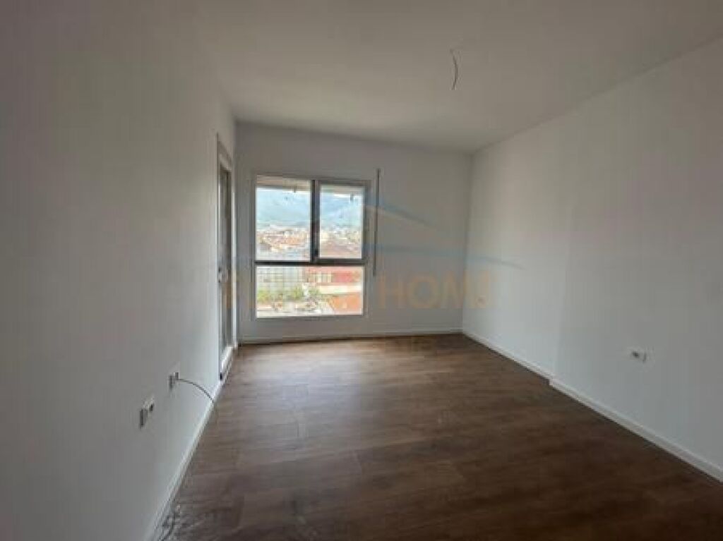 In vendita, Appartamento 2+1+2, Via 5 Maji, Tirana.