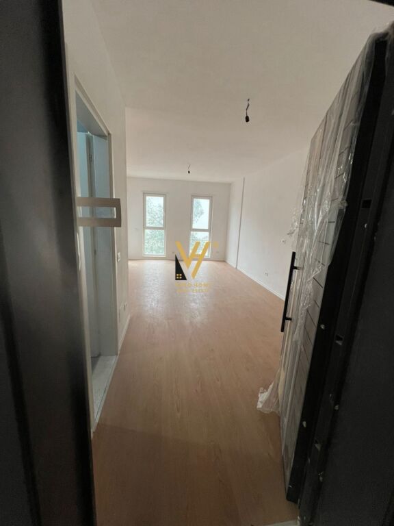 JEPET ZYRE 56 M2 ME QERA TE UNIVERS CITY 380 EURO