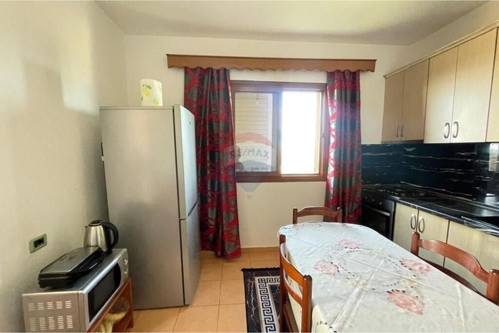 Shitet një shtëpi private në koder mbi Spitalin , Vlorë.