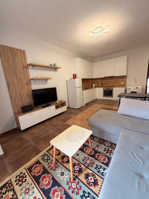 Appartamento 1+1 in vendita – Shkëmbi i Kavajës, vicino all'Hotel Majestic