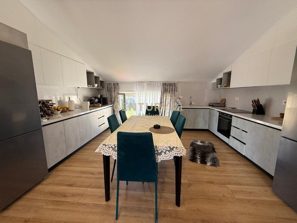 AFFITTASI APPARTAMENTO 3+1+2+VERANDA+3 POSTI AUTO! 1.900 € /Mese