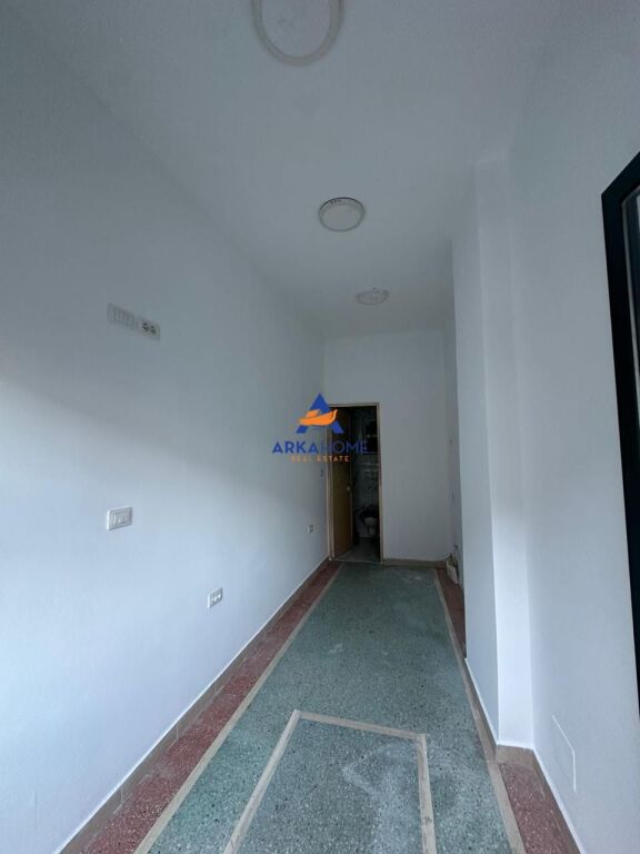 LOCALE COMMERCIALE IN AFFITTO 12M2 "TREGU CAM, CENTRO" 30.000 LEKE