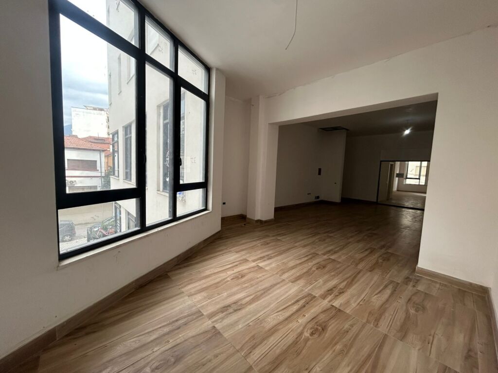 🏢 LOCALE COMMERCIALE IN AFFITTO  VIA MINE PEZA.