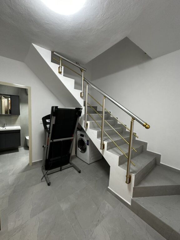 Duplex 2+1, al centro delle scienze naturali, 570 euro