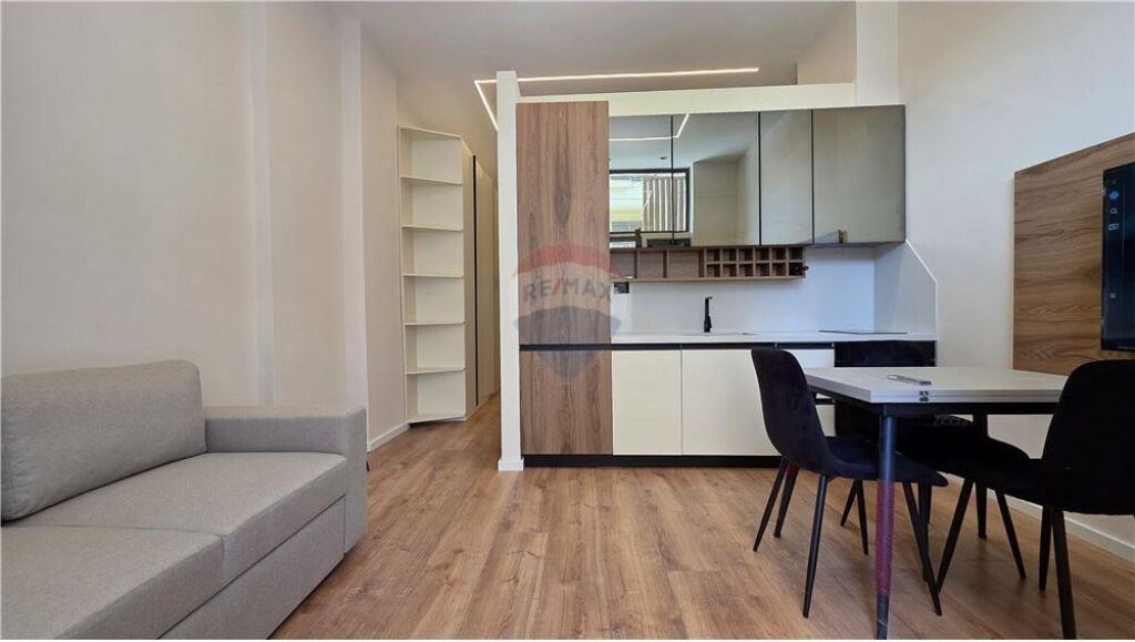 Apartament 1+1 ne shitje vije e pare Lungo Mare, Vlore