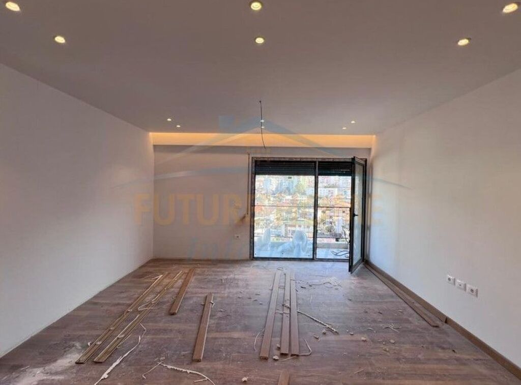 In vendita, Appartamento 2+1, Porcelan, Tirane.