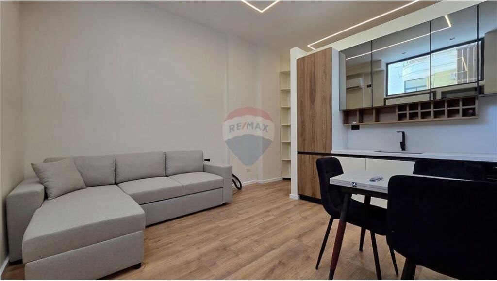 Apartament 1+1 ne shitje vije e pare Lungo Mare, Vlore