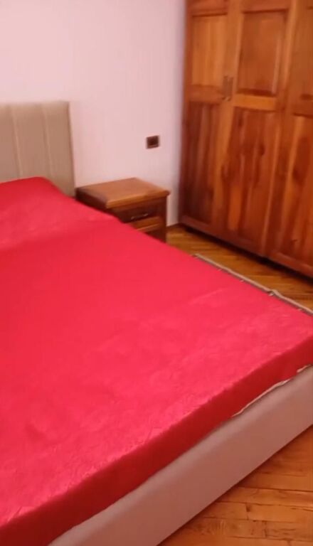 In affitto Appartamento 2+1, Xhamlliku vicino a Rosman Lala (via Qemal Stafa) 600 mila leke