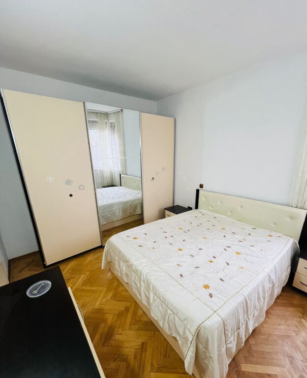 Jepet me qera Apartamenti 3+1+2, Don Bosko Pallati Almak rruga Eshref Frasheri 650 mije leke