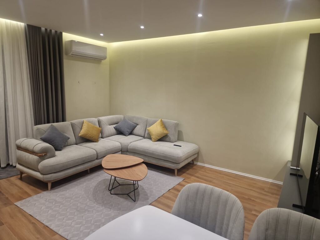 Kompleksi "Galeria Roma" Te Rruga e Kavajes prane Qendres,shitet apartament eskluziv 1+1
