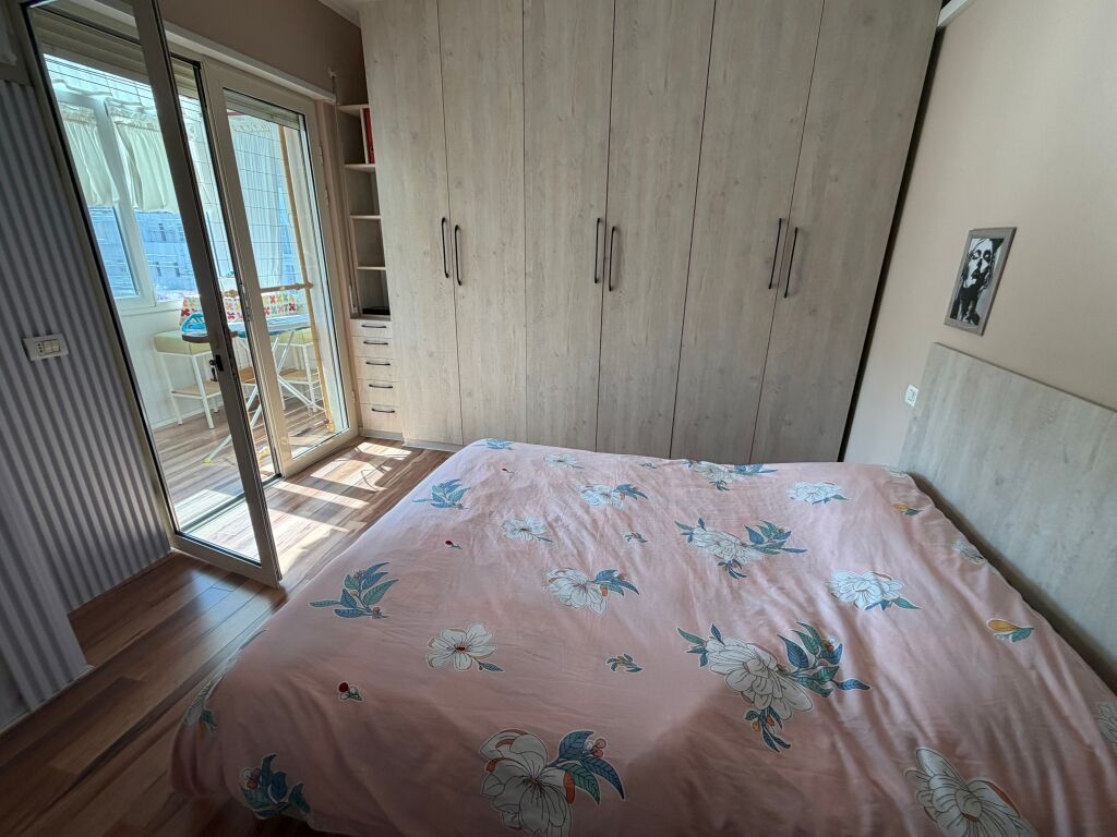 3+1,arredato,laghetto asciutto,1350 euro con parcheggio