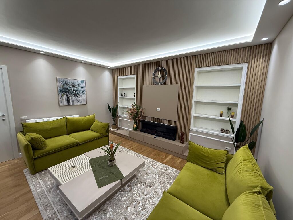 📣 QERA SUPER Apartament 1+1 me Ballkon 📍 Kopeshti Zoologjik, Tirane ✨   🏢 Ndertim i Ri  🪜 Kati 1 (Me Ashensor)  🛋️ Arreduar Me Arkitekt  ✅ I Pa Banuar Me Pare   💶 Cmimi 900 Euro