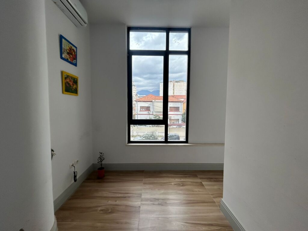 🏢 LOCALE COMMERCIALE IN AFFITTO  VIA MINE PEZA.