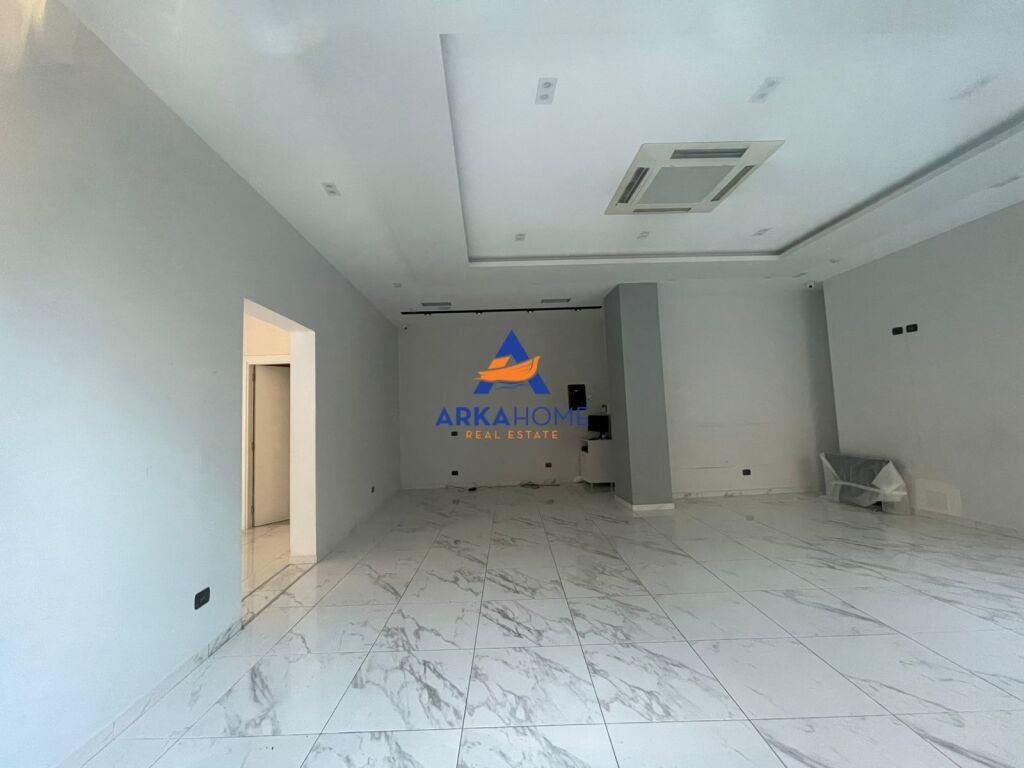 LOCALE COMMERCIALE IN AFFITTO 110M2 "RRUGA E KAVAJES" 2500 EURO